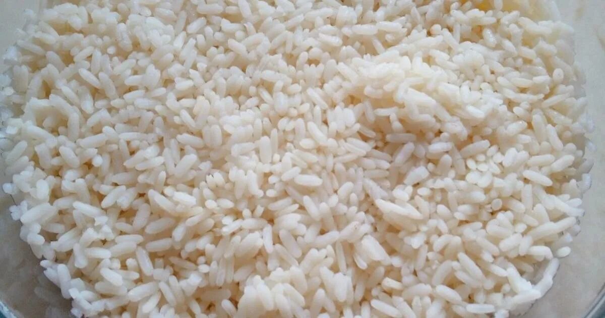 Чтобы рис был рассыпчатым нужно. Рассыпчатый рис. Рис в микроволновке. Рис рассыпчатый на гарнир. Рис в микроволновке рассыпчатый.