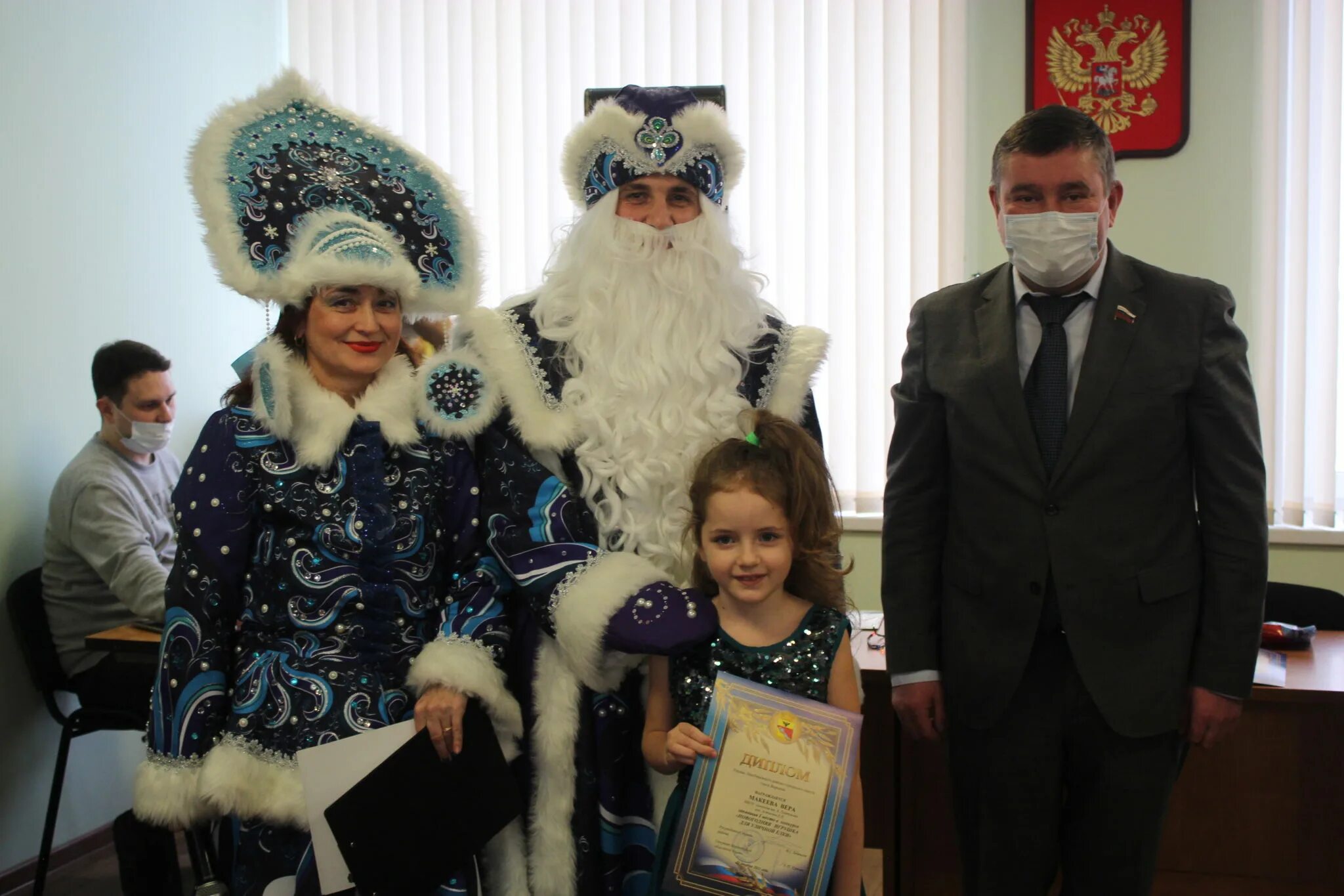 детский сад 14 утренник у 4 группы 28. новогоднее представление. новогоднее представление драмтеатр. конкурсы на новый год. новая усмань школа интернат.