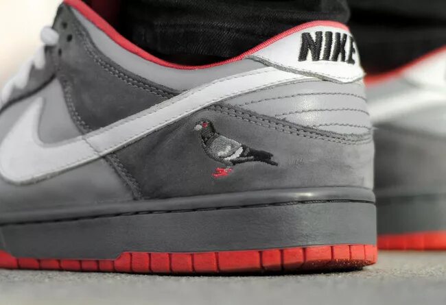 Найк с голубем. Nike SB Dunk Low NYC Pigeon. Nike Dunk Low с голубем. Nike SB Dunk Low Black Pigeon. Nike SB Dunk Low с голубем.