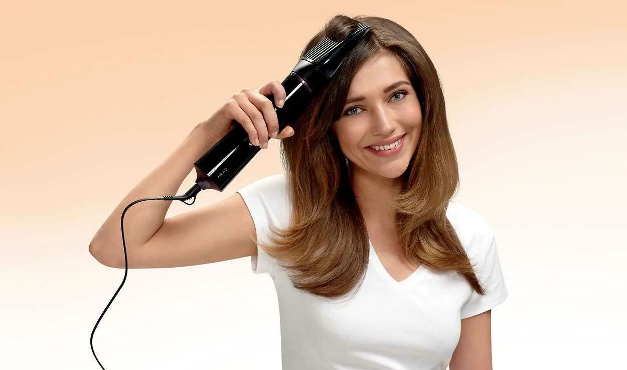 Где сделать укладка волос. Фен Филипс с брашингом. BABYLISS as136e. Укладка на брашинг. Укладка феном на длинные волосы.