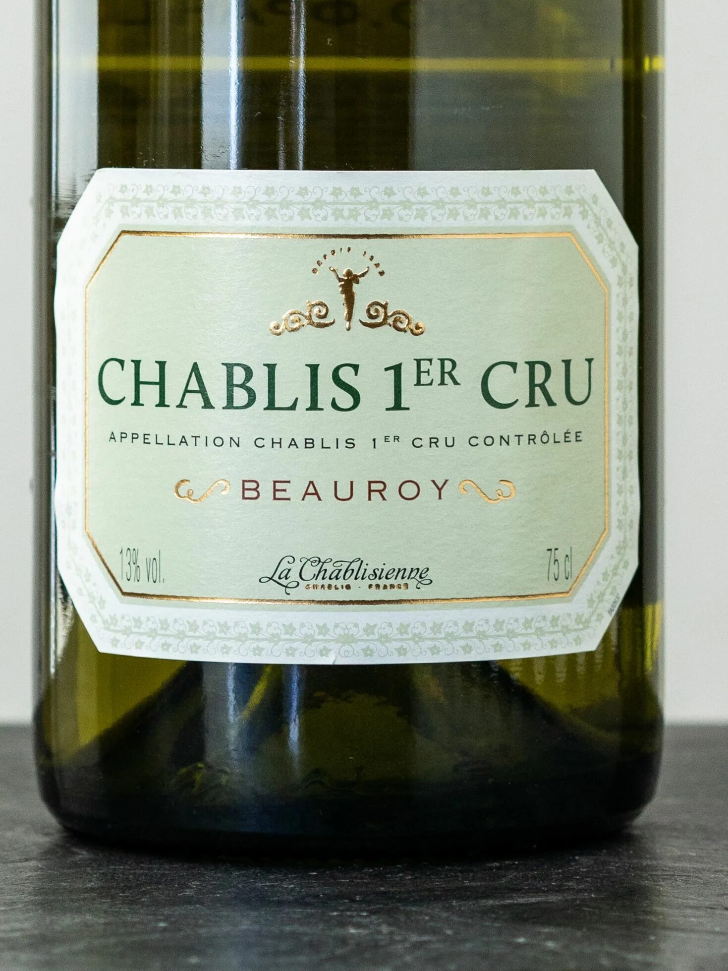 Вино la. Вино Шабли премьер Крю. Вино Chablis 2019. Французское вино Шабли. Chablis вино 1995.
