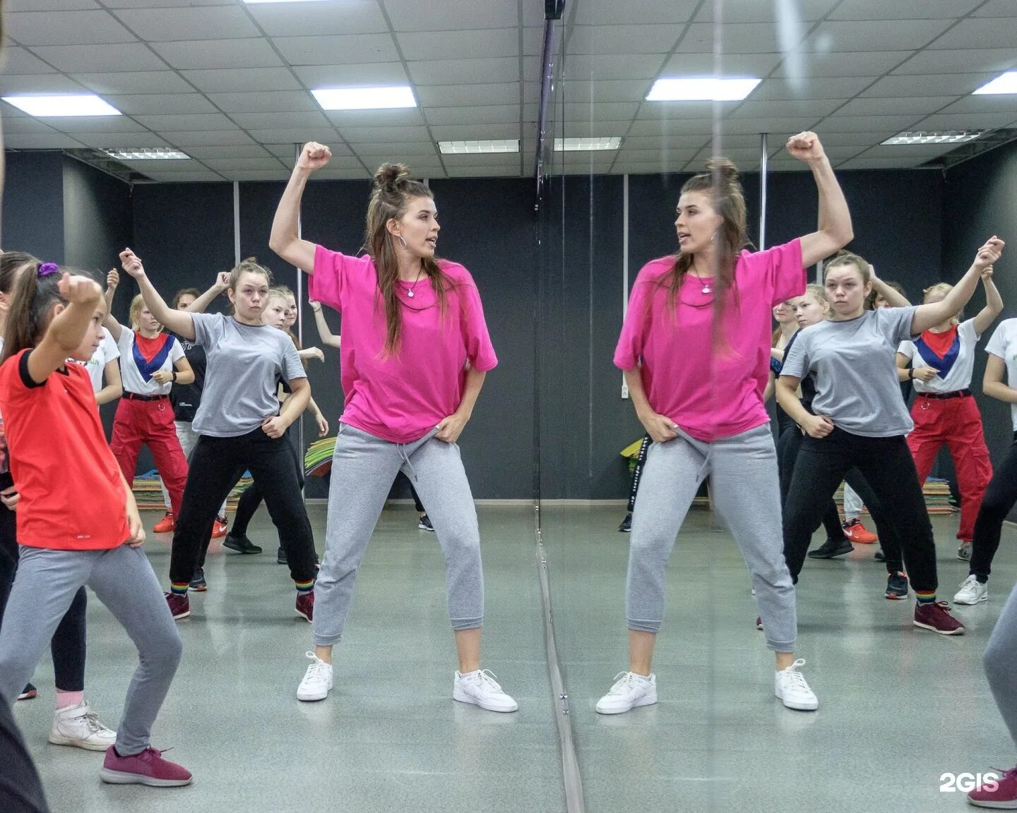 Юдэнс. Хастл пряник. Ю дэнс. Ю дэнс. Клуб движение.