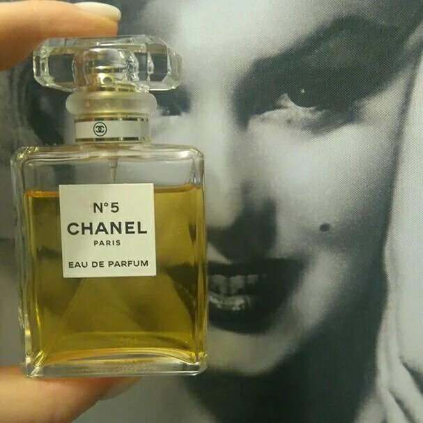 Оригинал духов chanel. Духи Шанель 5 оригинал. Шанель 5 духи женские. Духи Шанель номер 5. Шанель номер 5 духи женские.