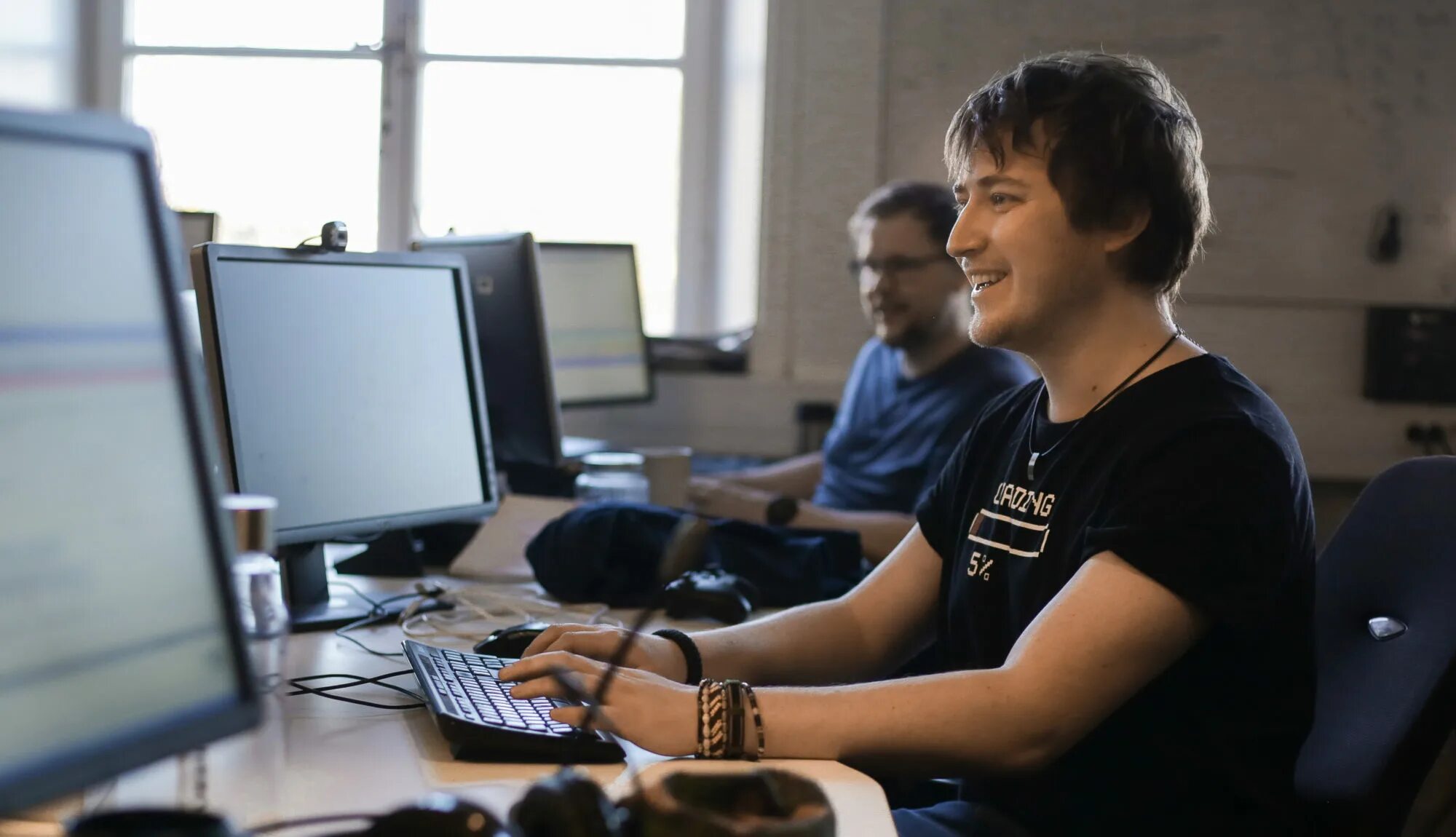 Разработчик компьютерных игр. Пупей клемент иванов. Геймдизайнер профессия. Графический дизайнер игр. Кто является геймдизайнером dota 2.