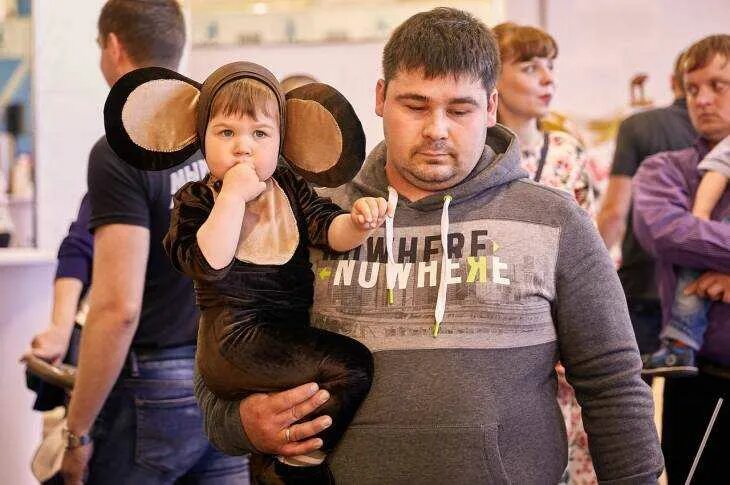 Детский аниматор визитка. Брянская семья проскуриных. Человек праздник брянск. Человек праздник брянск. С первомаем брянск.