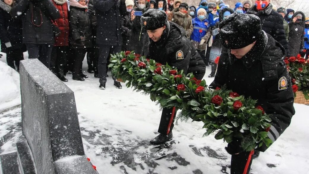 Шаман песня посвященная погибшим в крокусе. Аллея памяти 6 роты Барнаул. Возложение памяти 6 роты Барнаул. Почтим память десантников.