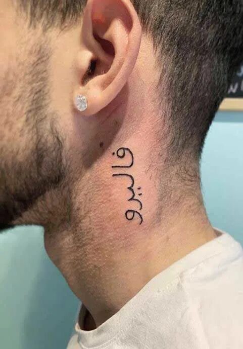 тату на шее для девушек сбоку. тату ом в мандале. тату корона женская. тату на шее. красивые тату на шее для девушек.