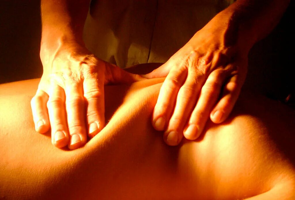 Massage guy. Массаж. Классический массаж. Массаж спины. Массаж картинки.