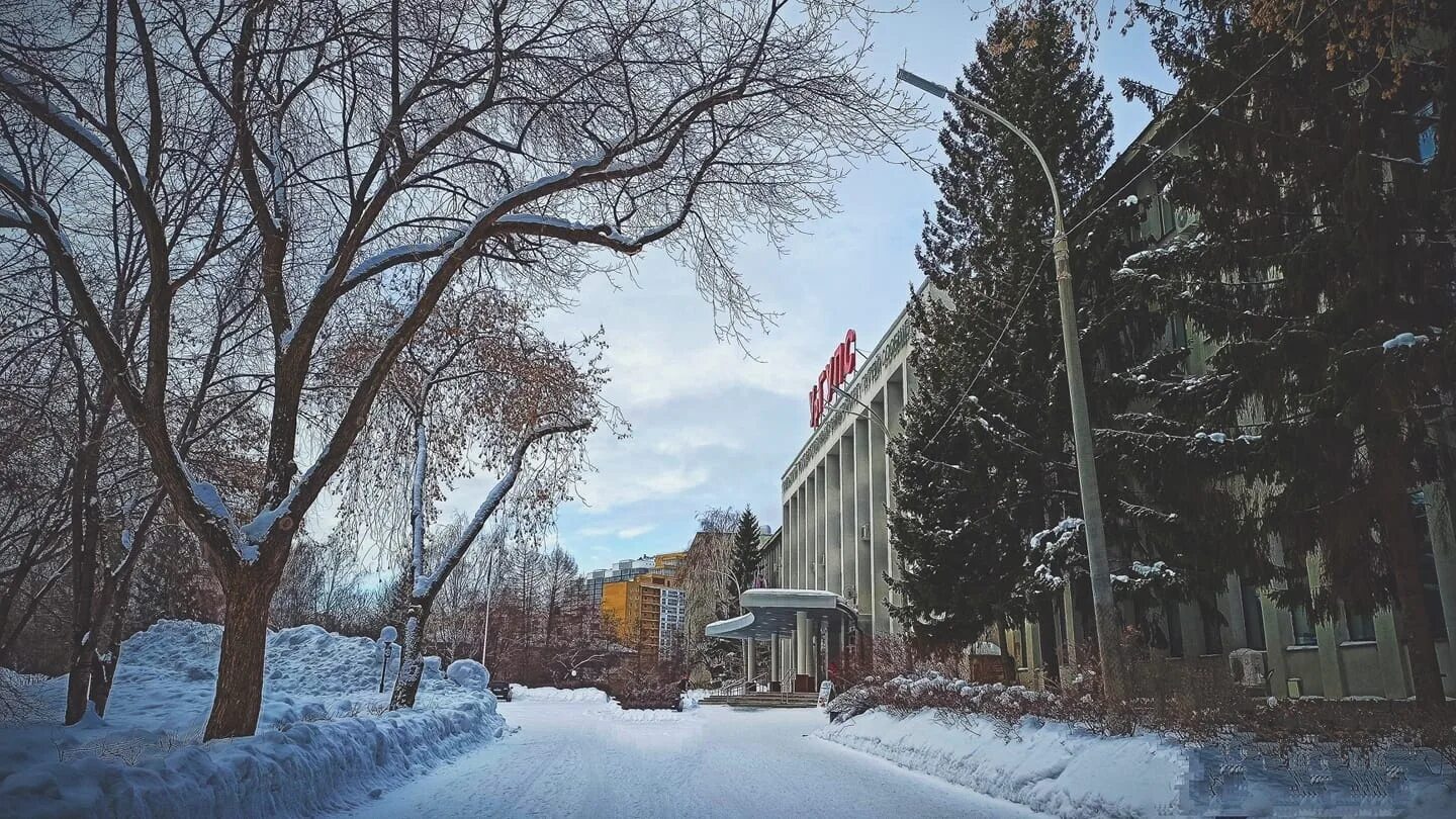 Парк УрГУПС в лучах осени. Кадры Елена Красулина. ТЕ Типичный Екатеринбург