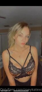 zoeykatexo2 Nude OnlyFans Leaks.