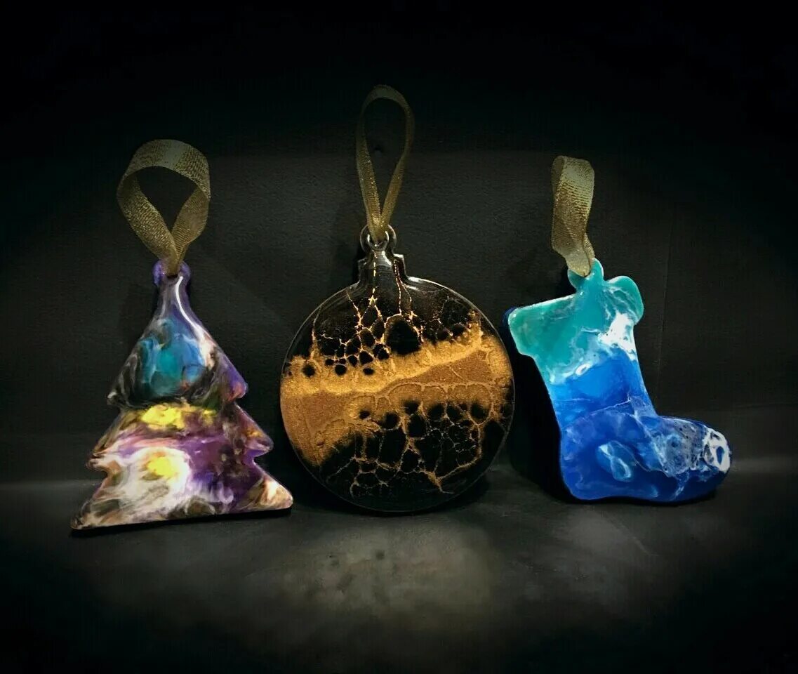 эпоксидная смола елочные игрушки. новогодние игрушки из смолы. новогодний набор из эпоксидной смолы. елочные игрушки из эпоксидной смолы. новогодний набор из эпоксидной смолы.