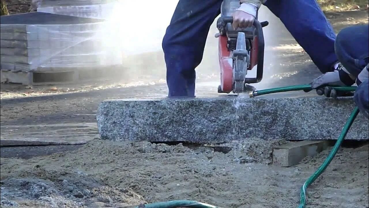 Пила алмазная cardi. Резка алмазной пилой. Husqvarna k4000 wet. Пилы для резки брусчатки. Резчик бетона husqvarna k4000.