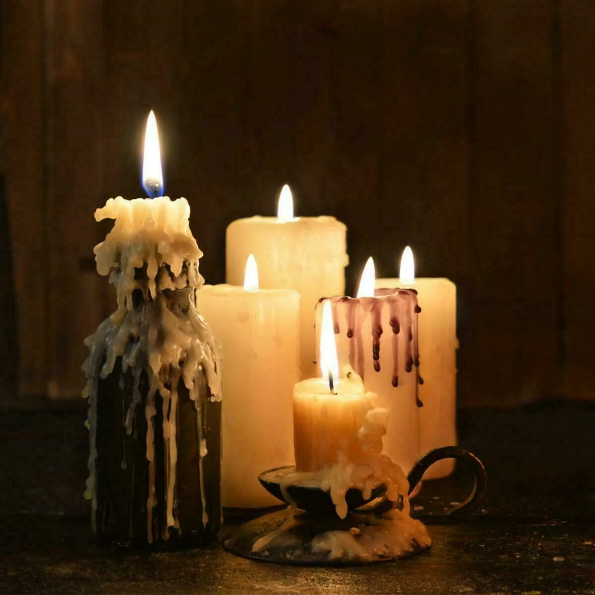 Горящая церковная свеча gif. Руна от злых языков. Люцьер красавица и чудовище. Злая свечка. Горящая свеча арт.