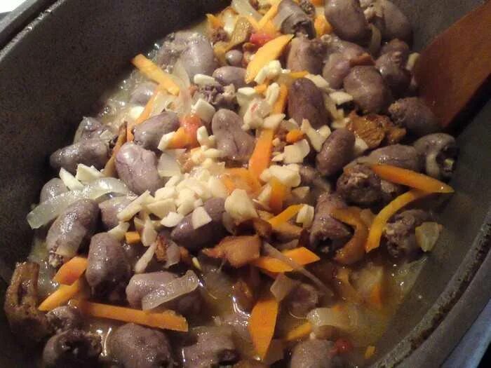Куриные сердечки с картошкой на сковороде. Куриные сердечки с картошкой на сковороде