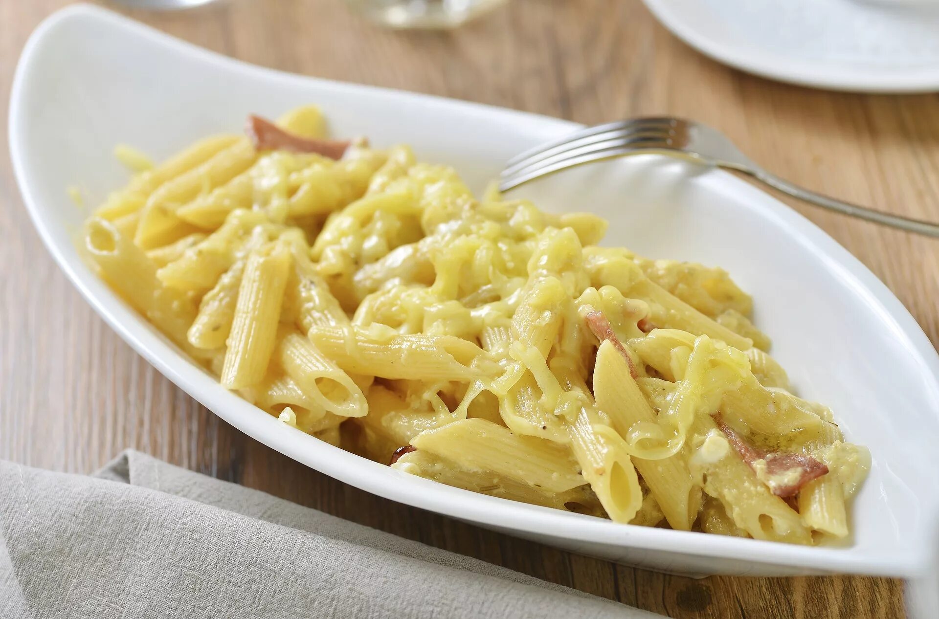 Спагетти сырные. Макароны с сыром. спагетти с сыром. вермишель с сыром. макароны запеченные с сыром.