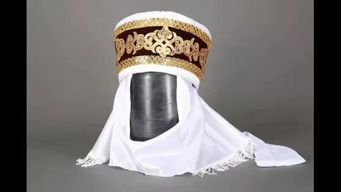 Порно: Нәзік қызды қалың жұрт қағып алады