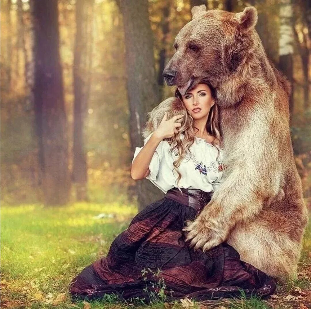 Русский медведь и волк. Девушка и медведь.