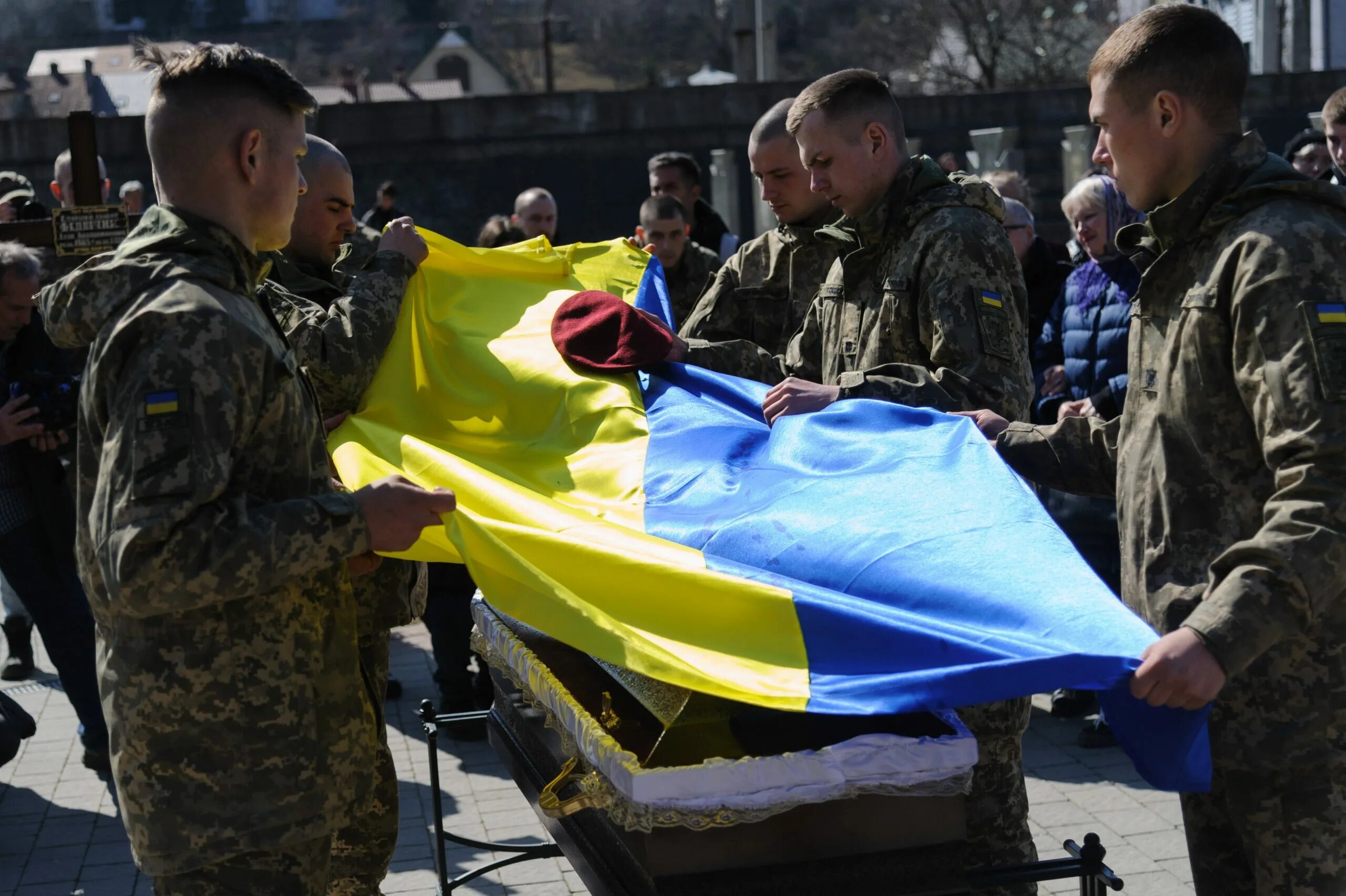 Украинские военные. Убитые украинские военные. Российские солдаты на Украине. Российский и украинский солдат. Состояние специальной военной операции на украине