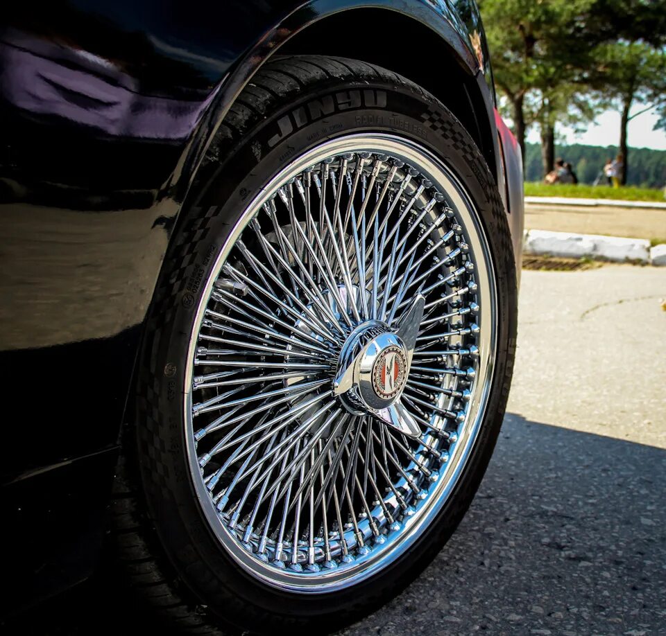 Колесо продажа машин. Спицованные диски Cadillac CTS 1st Gen.. Спицевые диски Dayton wire Wheels. Диски Daytona спицованные. Диски спицы r15 Дайтона.