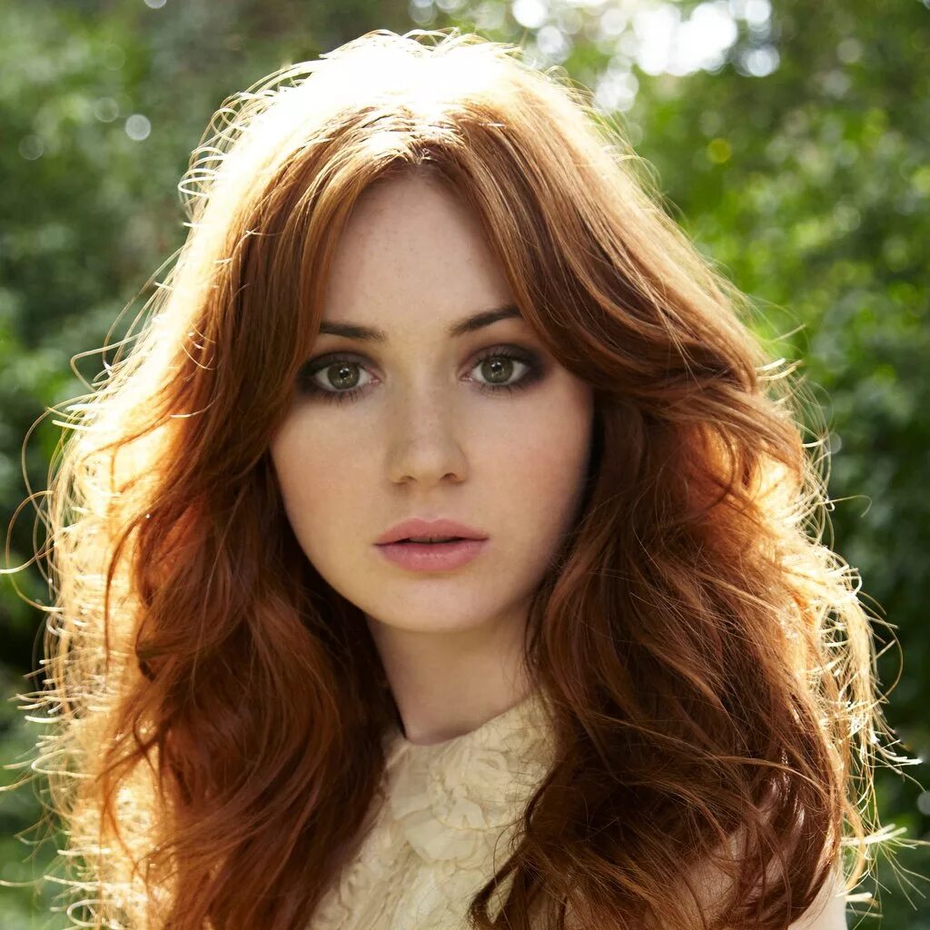 Девушка с веснушками. Меган прескотт в рыжий цвет волос. Рыжие девушки с карими глазами. Карен гилан рыжие волосы. Ариэль пайпер красные волосы.