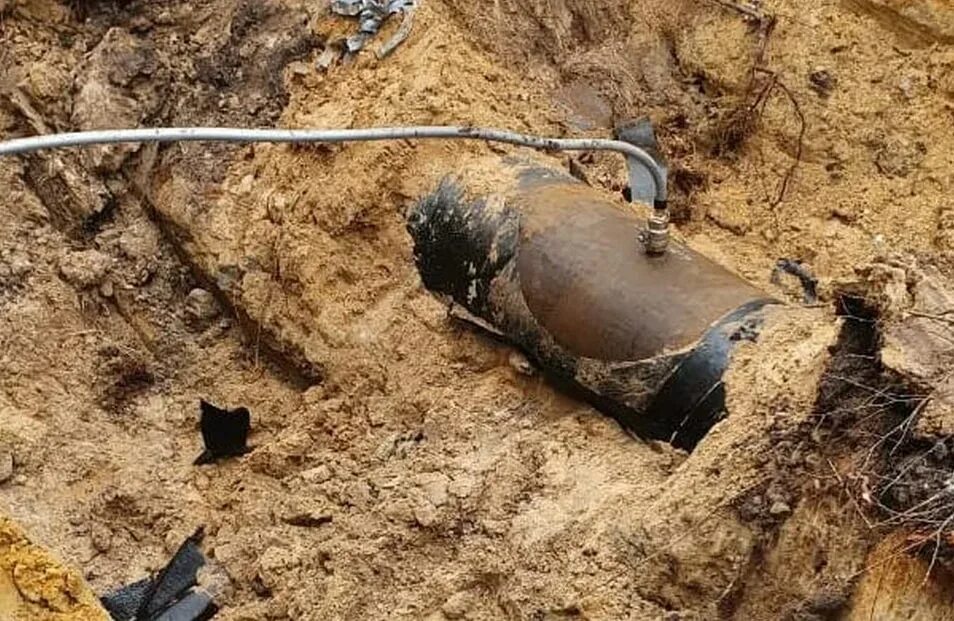 Воровали нефть. Несанкционированная врезка в нефтепровод. Незаконная врезка в нефтепровод. Кража нефтепродуктов. Врезка в магистральный нефтепровод.