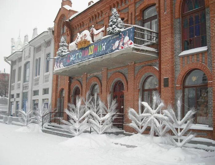 муравьева амурского 12 хабаровск. тюз хабаровск зал. хабаровский краевой театр кукол достопримечательности хабаровска. тюз хабаровск. театр юного зрителя хабаровск фото.