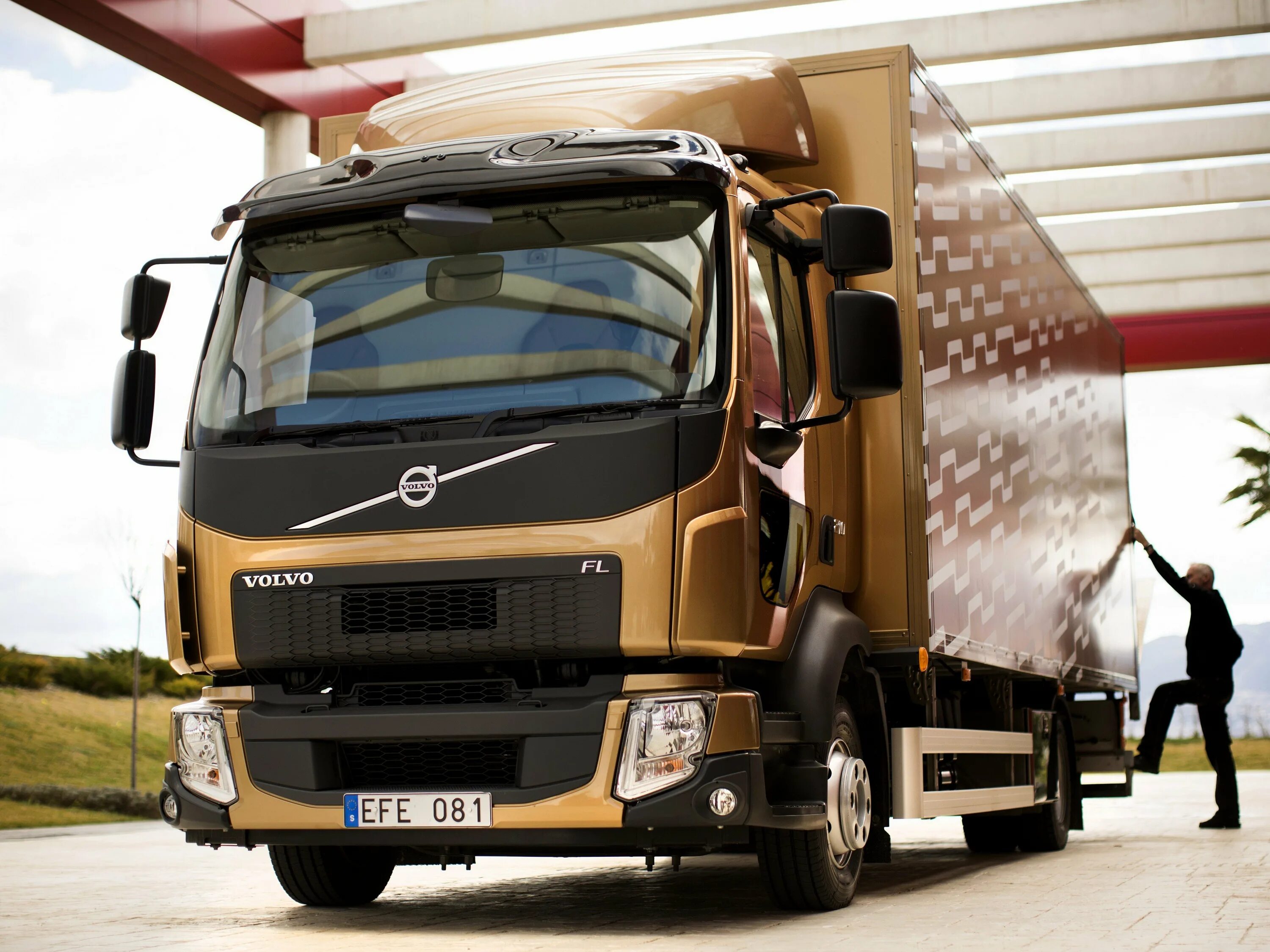Малые грузовики. Volvo FL 2013. Volvo FL 210. Volvo FL 2021. Вольво среднетоннажный грузовик.
