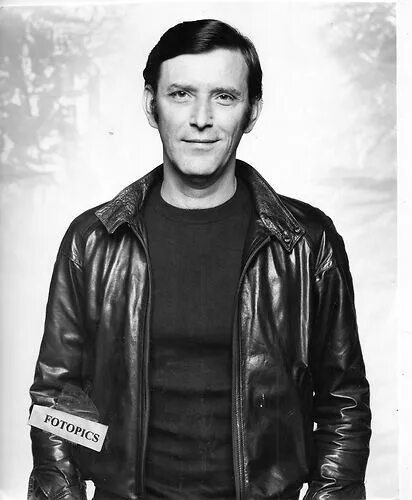 Tom bell. Tom bell (actor). tom bell (comedy actor). tommy bellamy.