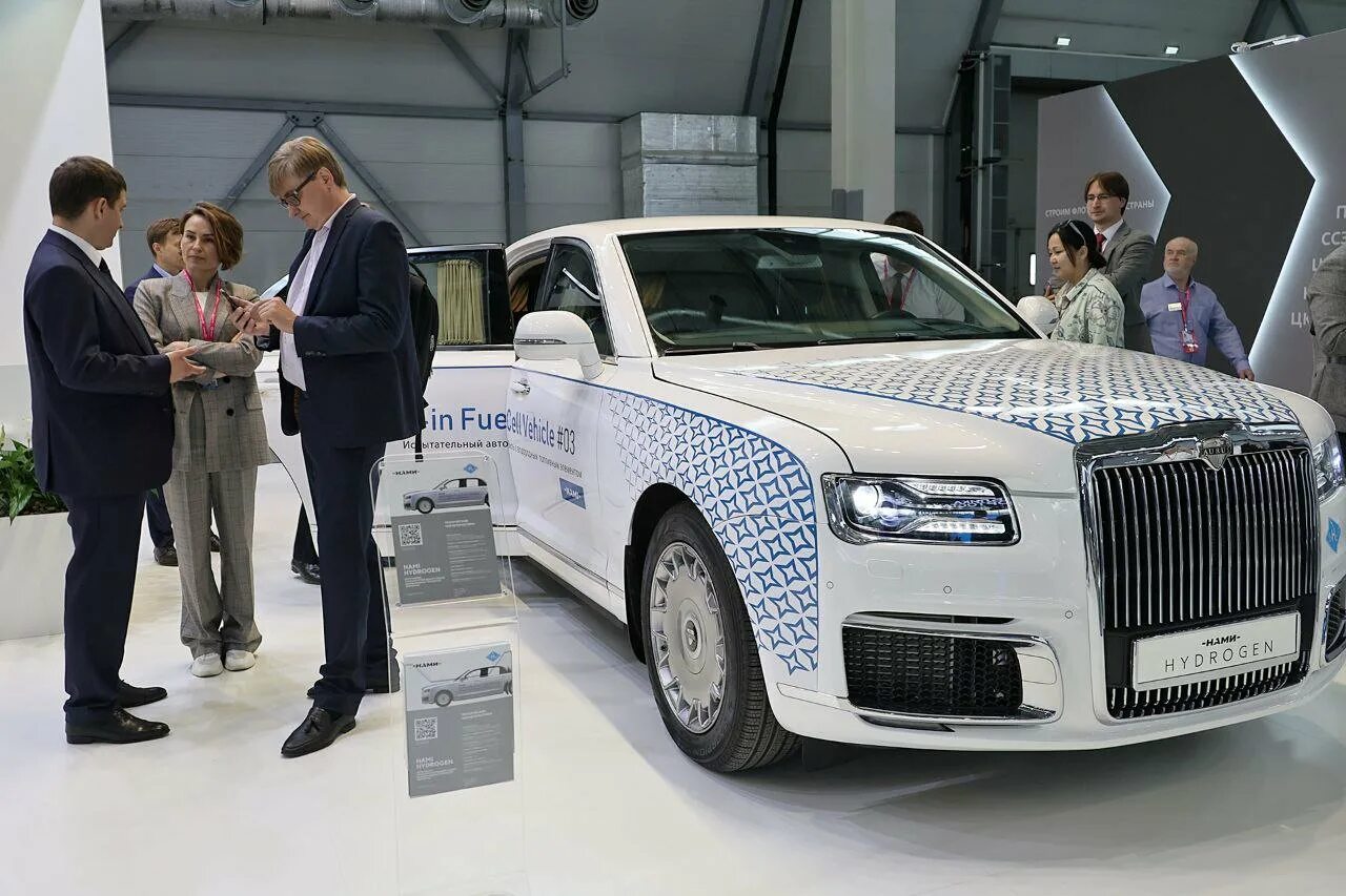 Корреспондент "Известий" показал обновленный Aurus Senat Новости авто Известия 0