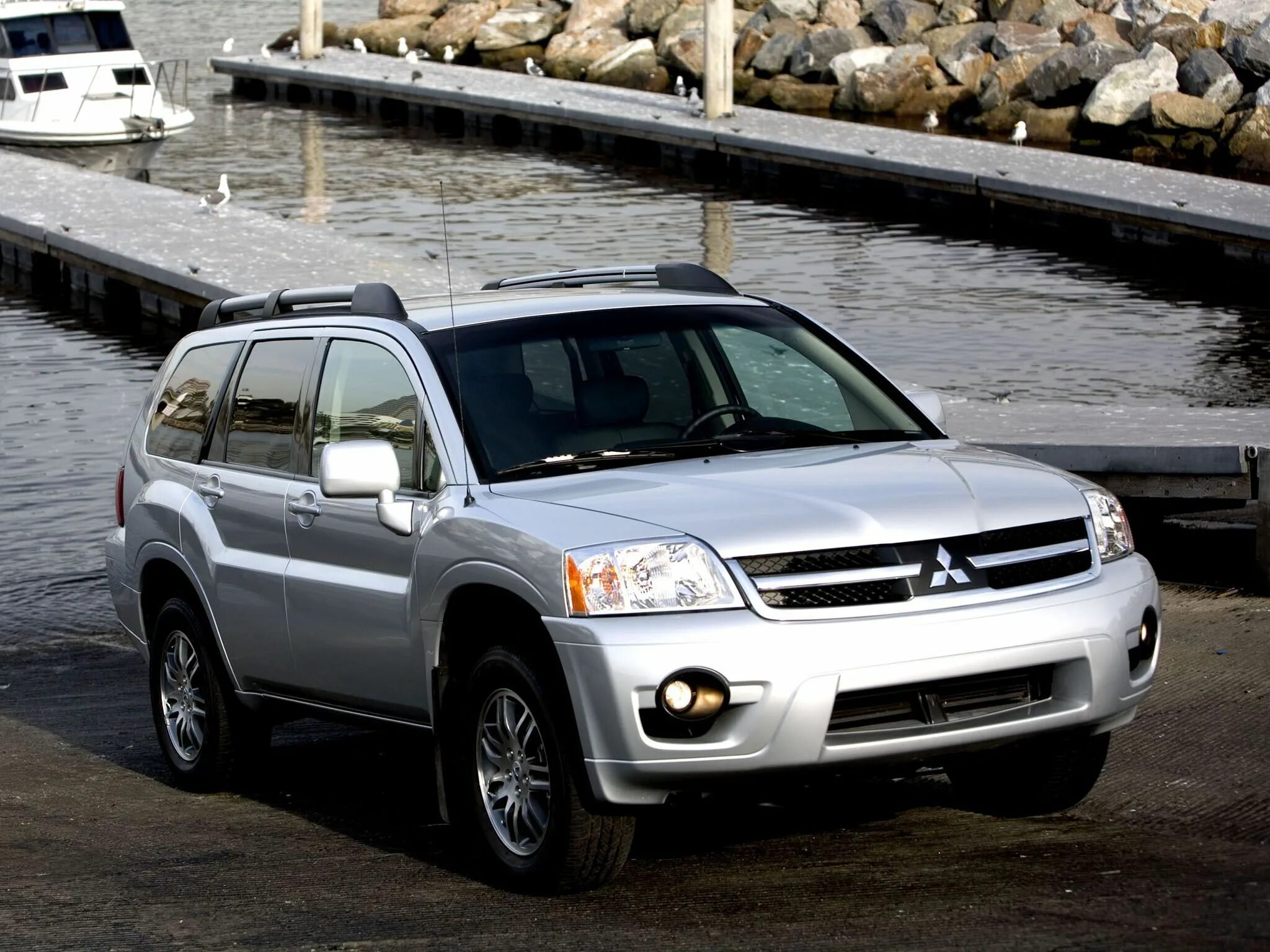 Mitsubishi ряд. Mitsubishi Endeavor 2008. Mitsubishi Endeavor 2007. Mitsubishi SUV 2006. Mitsubishi Endeavor 2009.