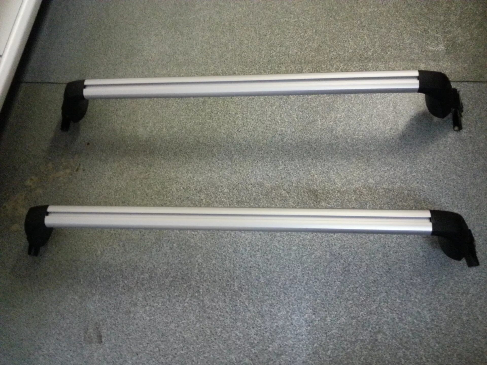 Chr toyota поперечины на крышу. Оригинальный багажник тойота. Оригинальный багажник тойота. Рейлинги тойота королла 120. Оригинальный багажник на крышу тойота королла 120.