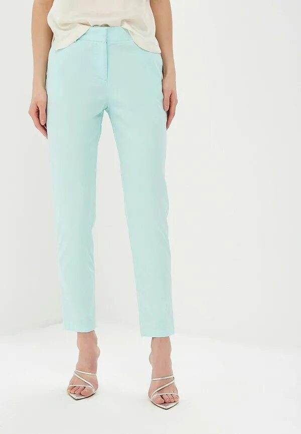 Бирюзовые брюки. Бирюзовые брюки. Брюки бирюзового цвета. Бирюзовые брюки женские. Водолазки на весну под классические брюки бирюзовые.