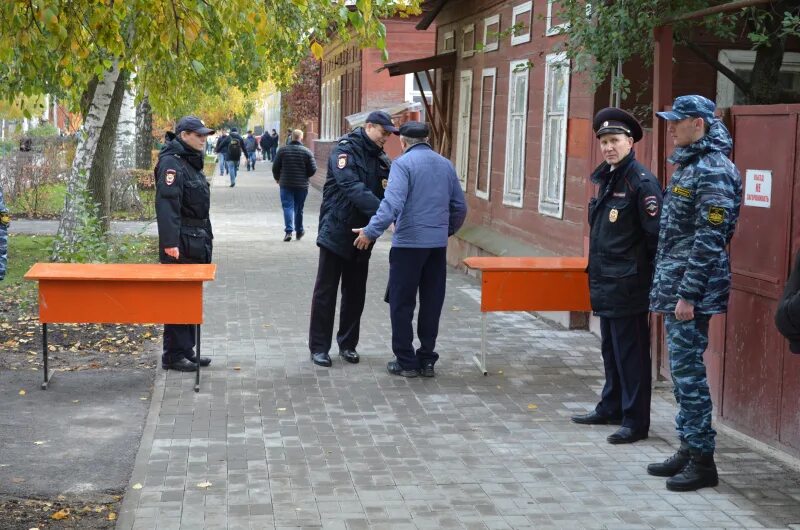 Октябрьская полиция тамбов. Сводный отряд калуга. Октябрьская полиция тамбов. Пасха тамбов. Охрана общественного порядка на пасху.