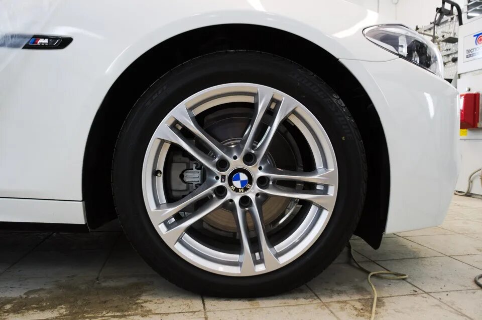 Суппорта f10. Цвет суппортов f30 bmw. bmw f30 покраска суппортов. покраска суппортов bmw f10. цвета суппортов bmw f10.