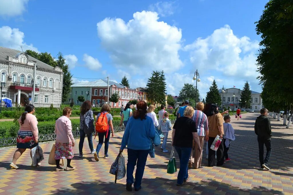 Новости обоянь курская область. Обоянский краеведческий музей. Обоянь Курск. Обоянь город в Курской области. Обоянь в 2000 году.