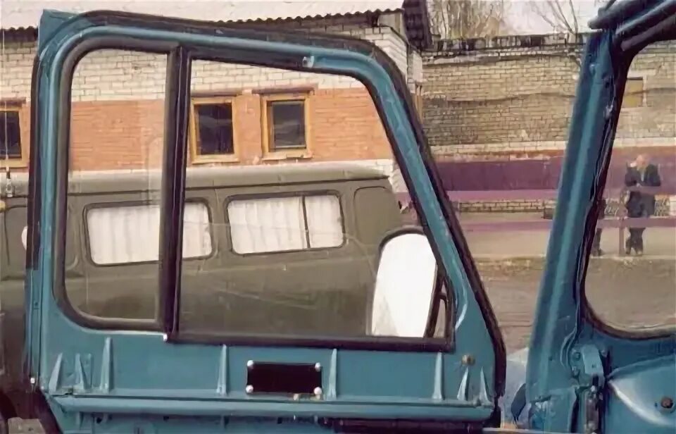 Стекла дверей уаз хантер. Стекло задней двери уаз 31514. Стекла дверей уаз хантер. Уаз хантер 3151 469 стеклоподъемники. Задняя дверь уаз 469.