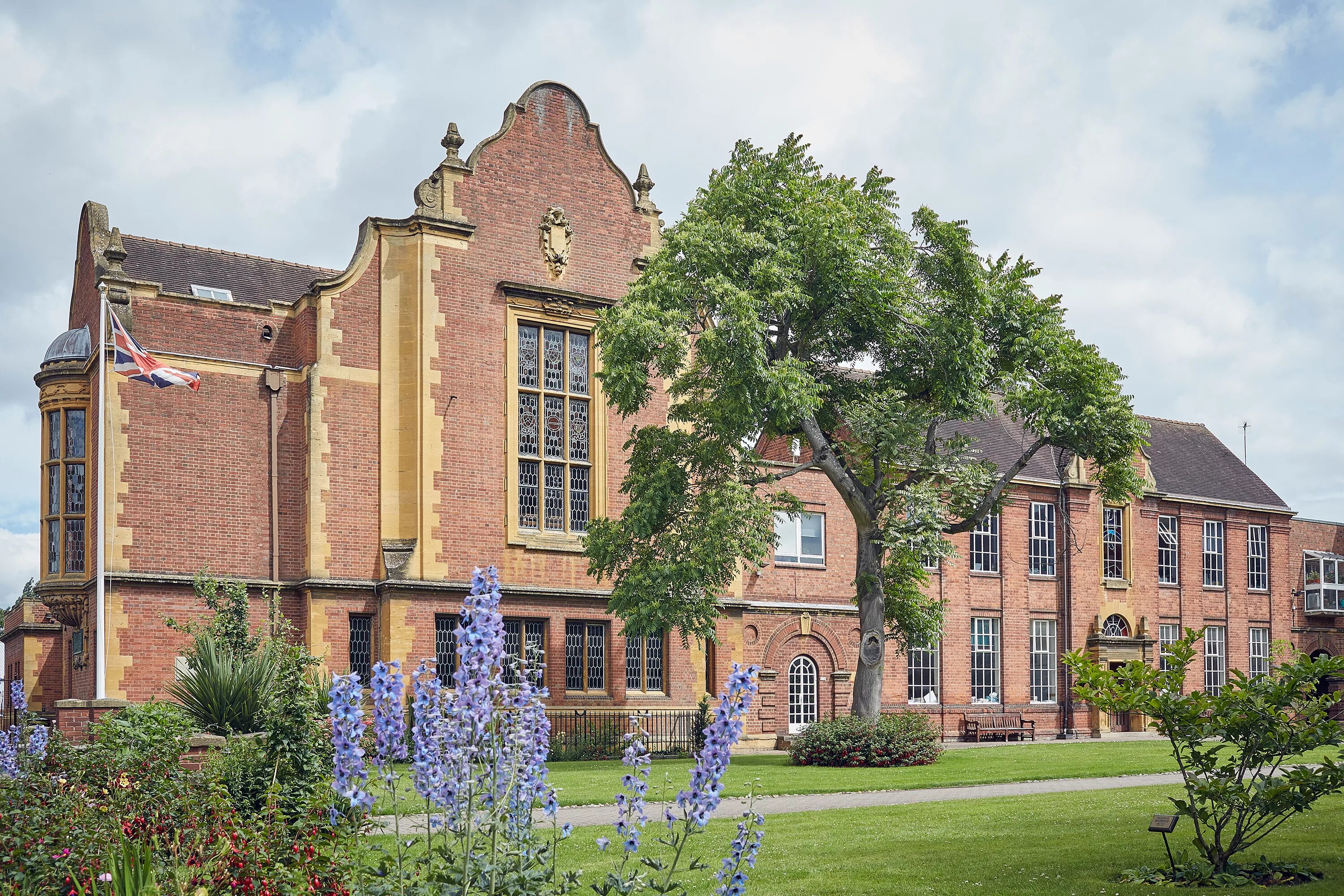 Школа грамматики. The Royal Grammar School Worcester, Вустер. Bilton Grange School. Colchester Royal Grammar School Пансион. Грамматические школы в Англии.