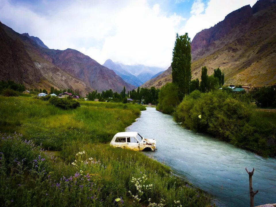 Красивые места таджикистана. Озеро Искандеркуль Таджикистан. Алаудинские озера Таджикистан. Искандаркул Таджикистана. Алаудинские озера от Душанбе.