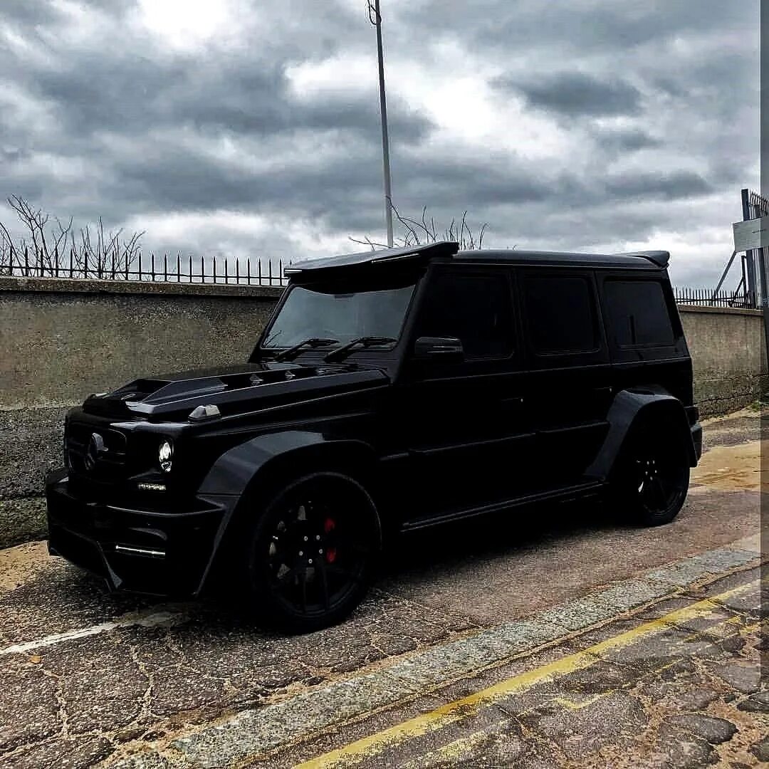 Бандитский гелендваген брабус. Mercedes g63 amg черный тонированный. Крузак 200 бандитский. Весь заряженный тонированный. Джип нурминский гелик.
