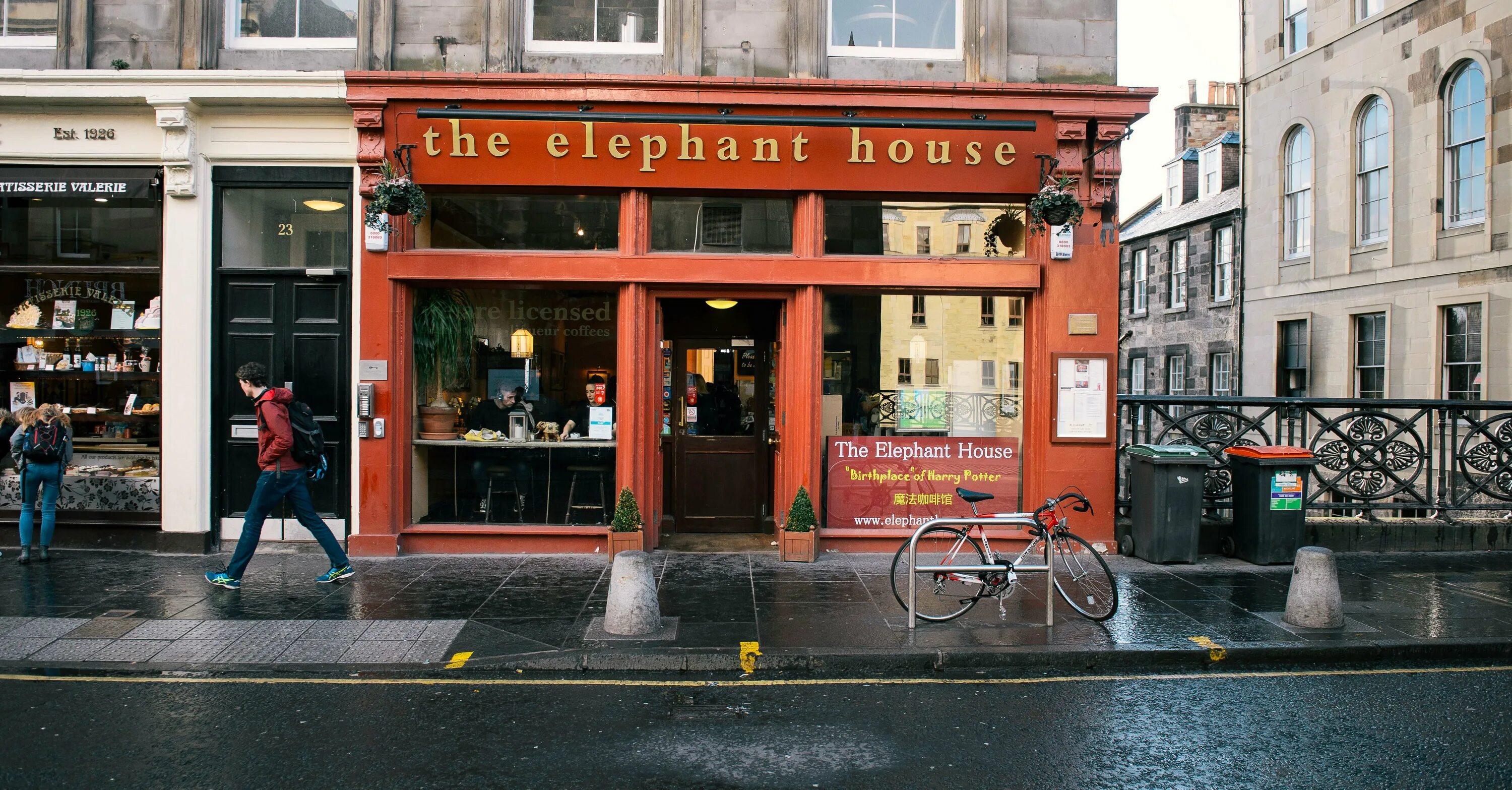 Elephant house. Elephant House Cafe Эдинбург. The Elephant House Edinburgh Café.