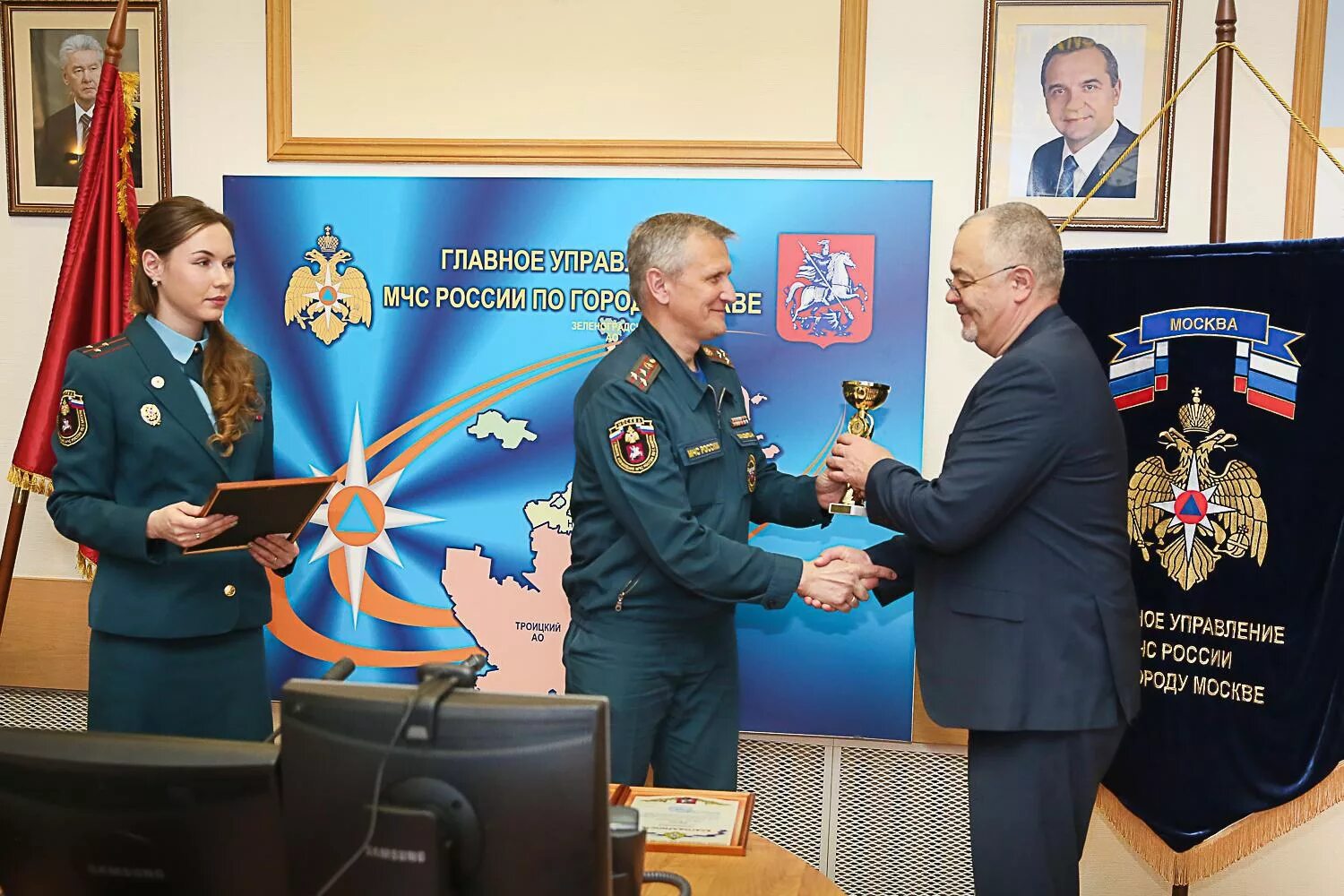 служба город москва. конкурс пожарных. система 112 мчс. служба город москва. гку система 112 москва.
