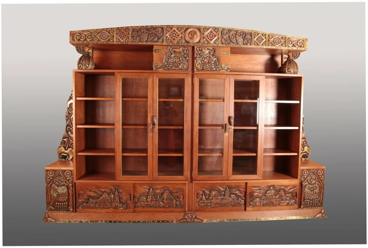 Резной шкаф из дерева. Старинная русская мебель. Шкаф в русском стиле. Шкаф деревянный в русском стиле. Реализованная мебель