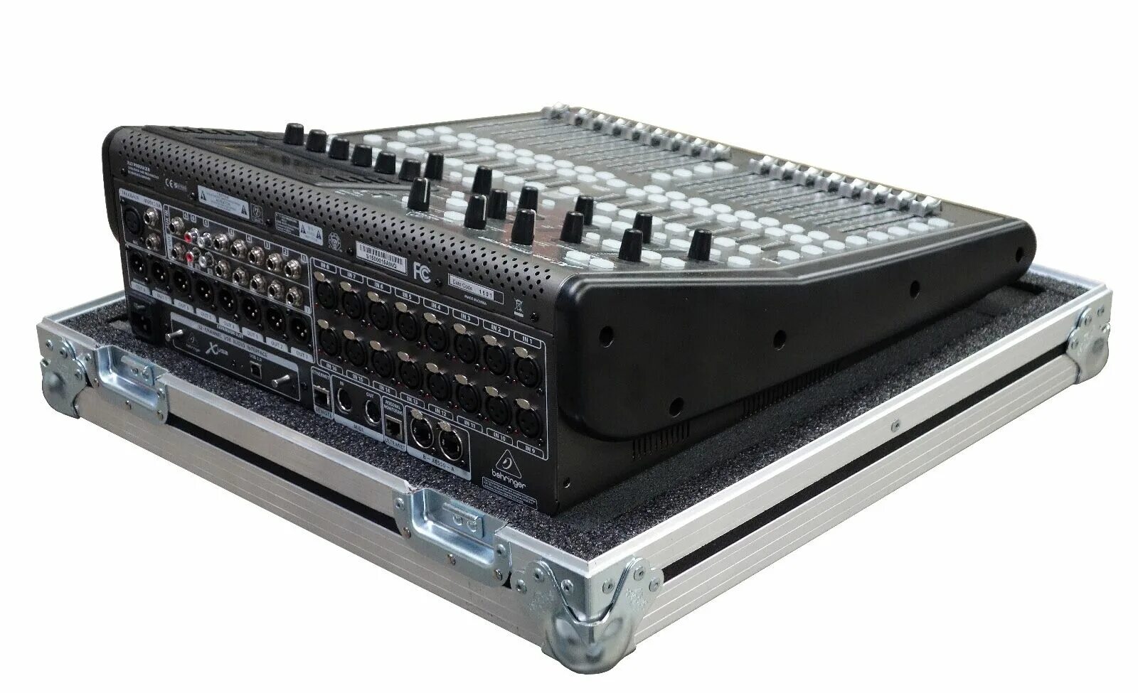 Цифровой микшерный пульт x32. Микшерный пульт behringer x32 producer. цифровой микшерный пульт behringer x32 rack. пульт беренджер х32. кейс behringer x32 producer.