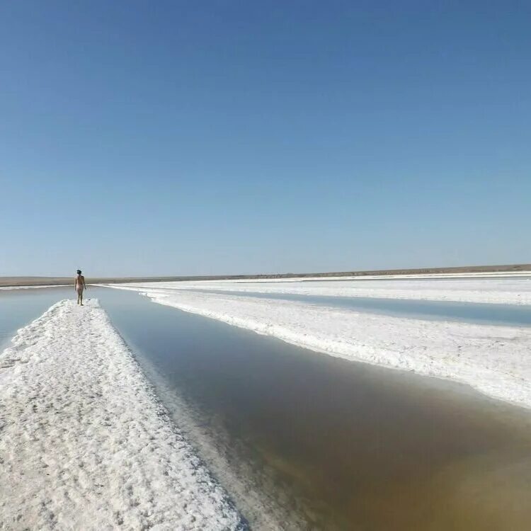 Баскунчак соленое озеро. Астрахань озеро Баскунчак. Астрахань соленое озеро Баскунчак. Солёное озеро в Волгоградской области Баскунчак.