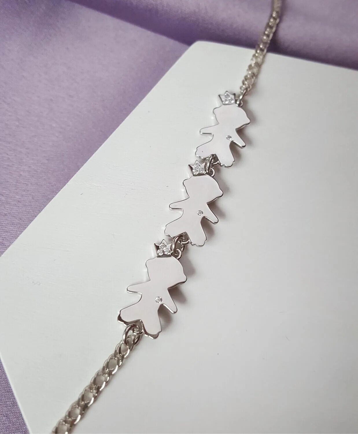 Серебряный браслет с фигурками детей