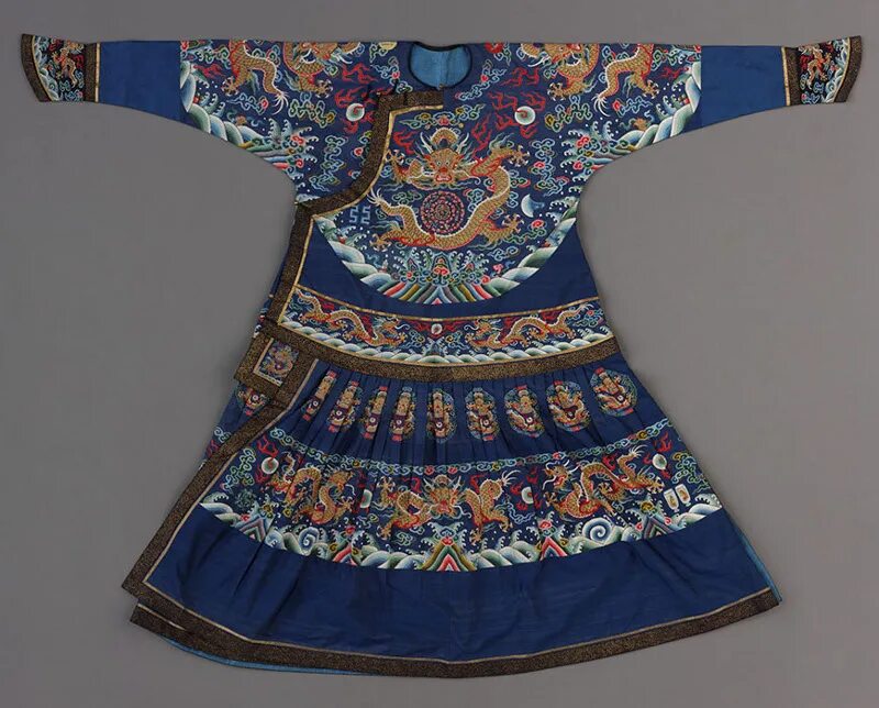 Платья императрицы марии александровны. Костюмы петра 1 в эрмитаже. Облачение митрополита православной церкви. Ватикан одежда фотографии 19 века. Облачения священнослужителей православной церкви.