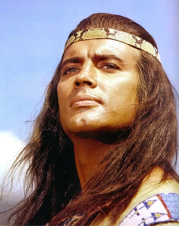 Индеец виннету. Пьер брис виннету вождь апачей. Пьер брис в роли индейца. Индеец виннету. Виннету и шаттерхенд.