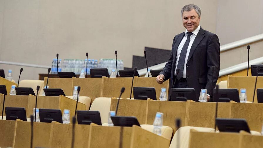 депутаты госдумы рф. стоит депутат. дума рф фото депутатов. стоит депутат. депутаты думы рф.