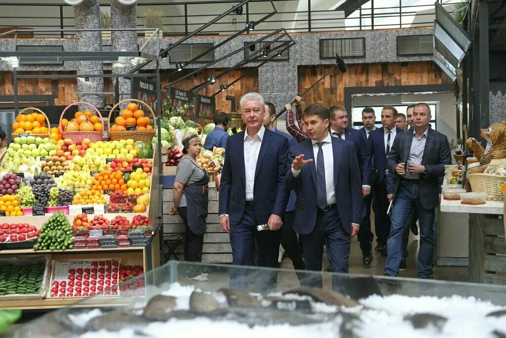 Что будет с рынками в москве. Черкизовский рынок в москве в 2000. Черкизон площадь рынка. Ярмарка в кузьминках на юных ленинцев. Кузьминки рынок.