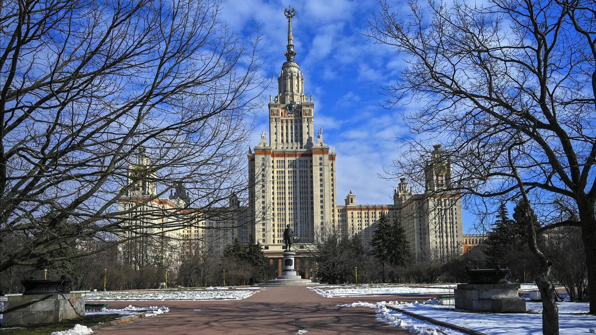 Тип мгу. Московский государственный университет им. м.в. Ломоносова. Университет имени Ломоносова в Москве. МГУ М В Ломоносова. Главное здание МГУ имени м.в. Ломоносова.